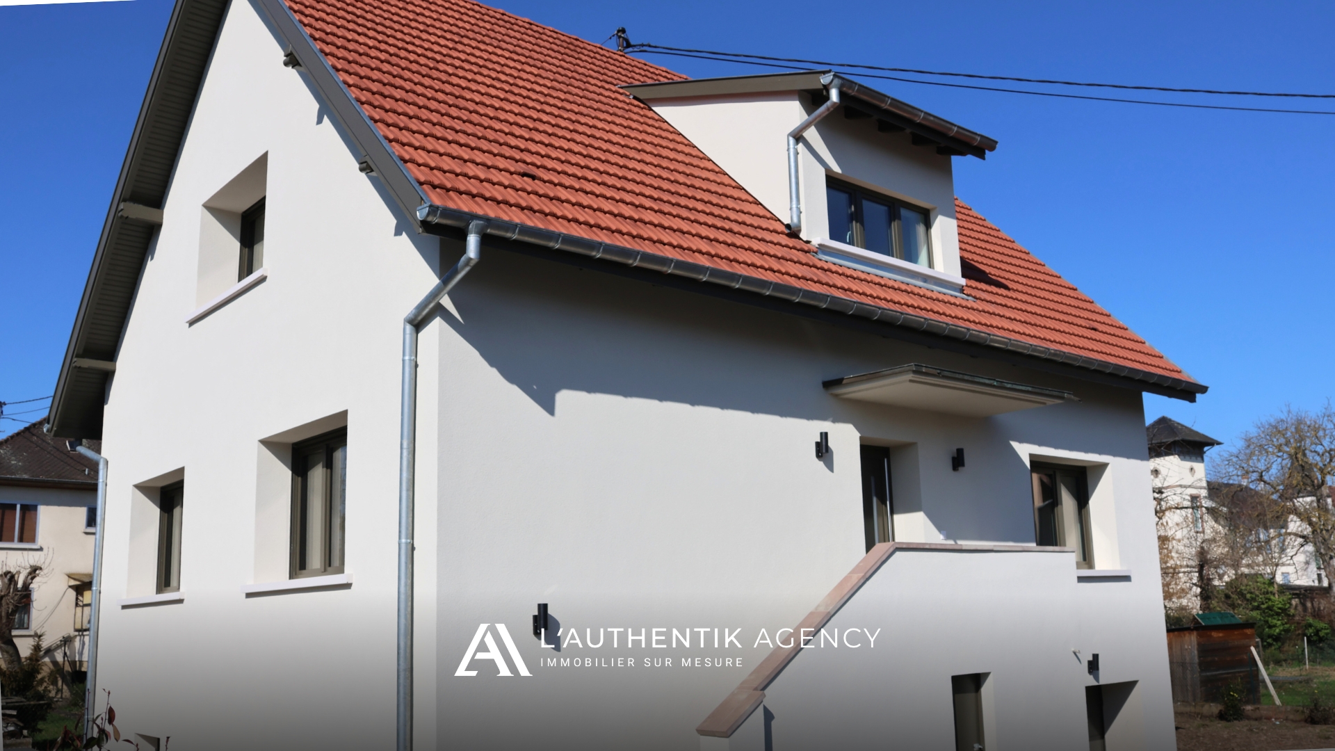 Maison à louer à Molsheim. Façade rénovée avec isolation extérieure performante (refaite à neuf), secteur allée Jean-Pierre Carl proche pôle médical et cabinets spécialistes.