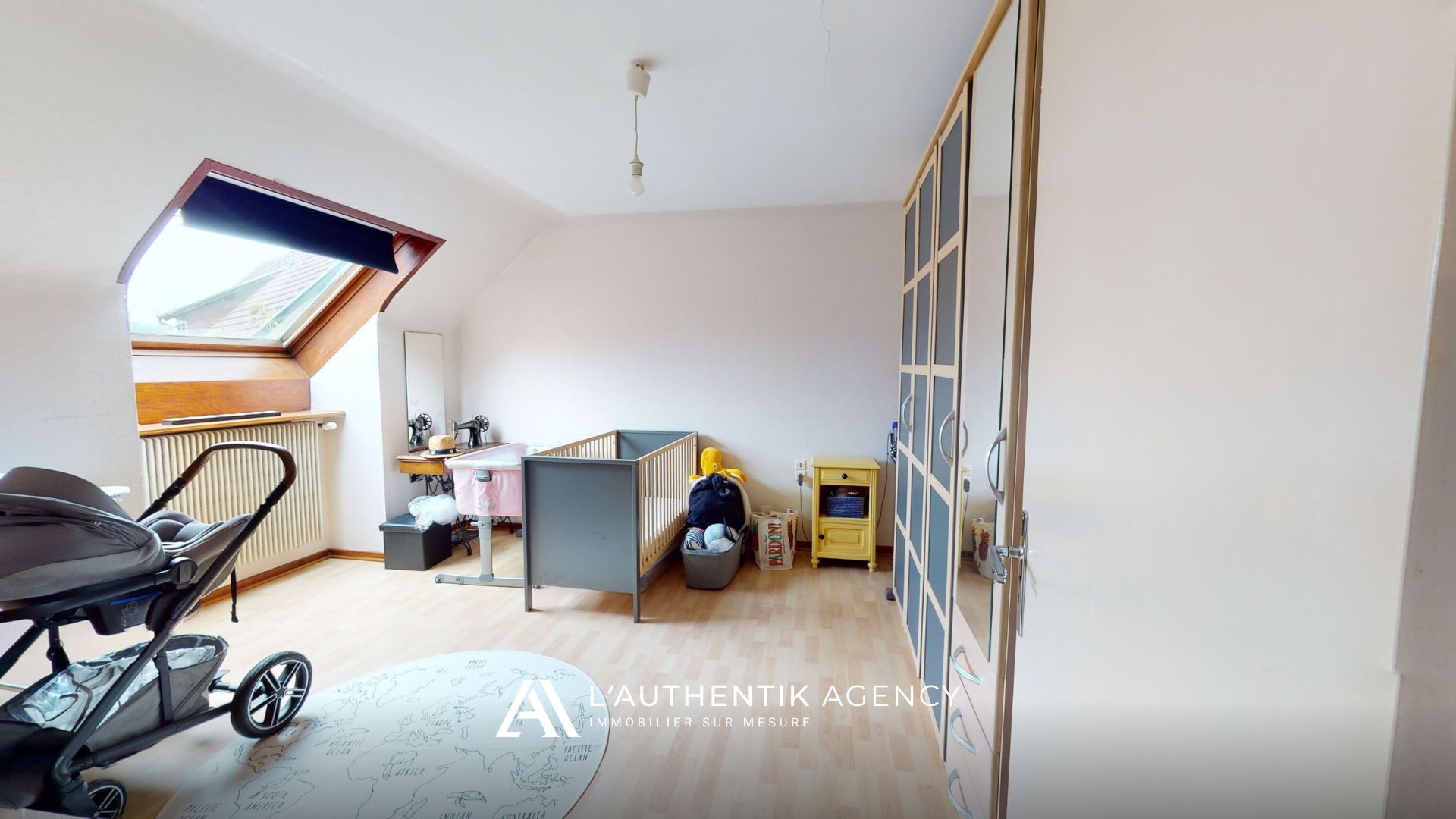 Chambre avec rampant et velux