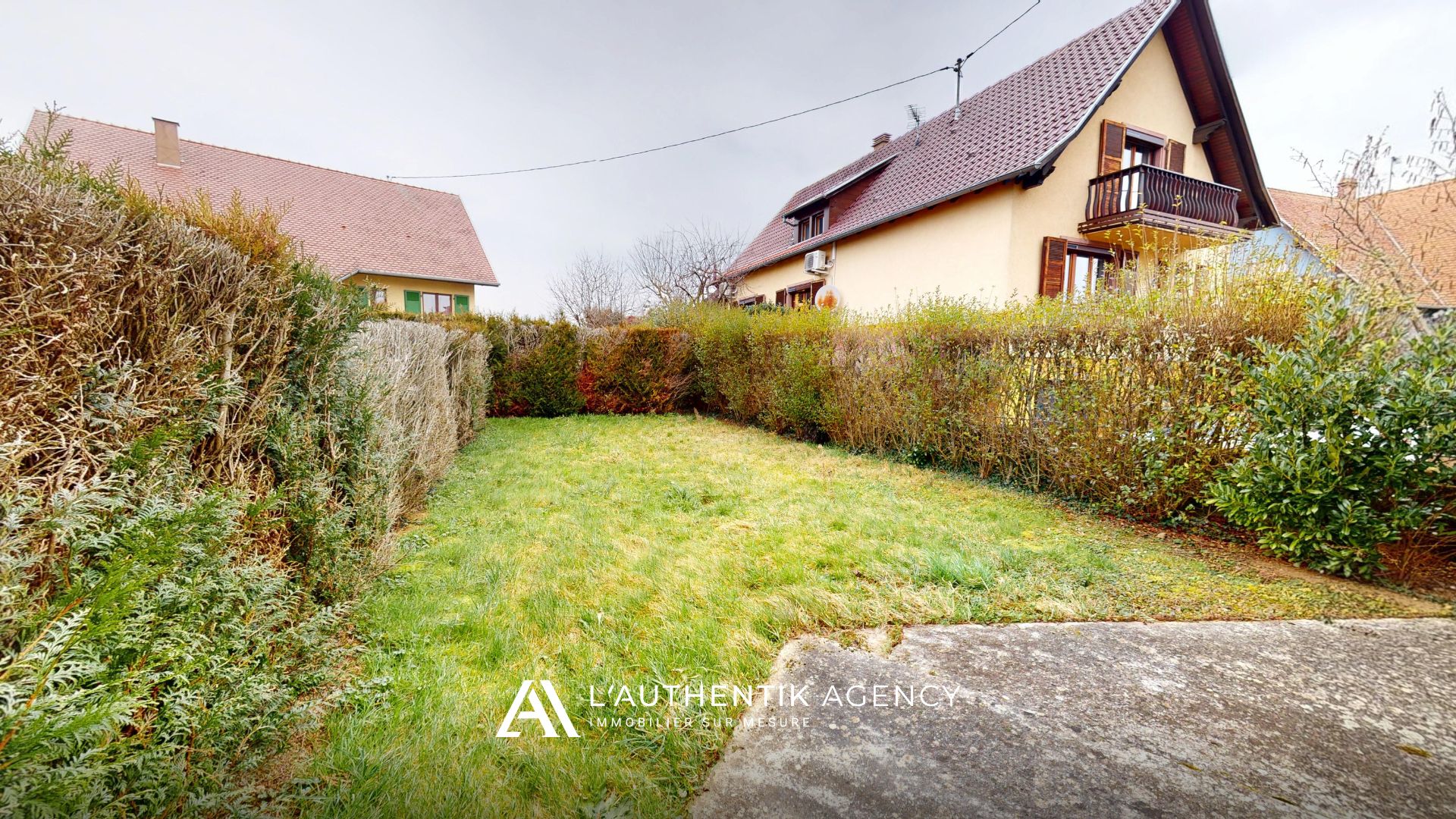 jardin privatif avec pelouse sans vis à vis