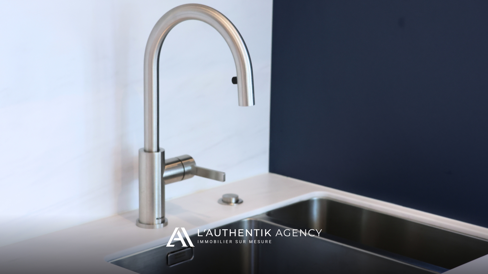 Détail robinetterie moderne de la cuisine équipée haut de gamme, location proche pôle médical Molsheim