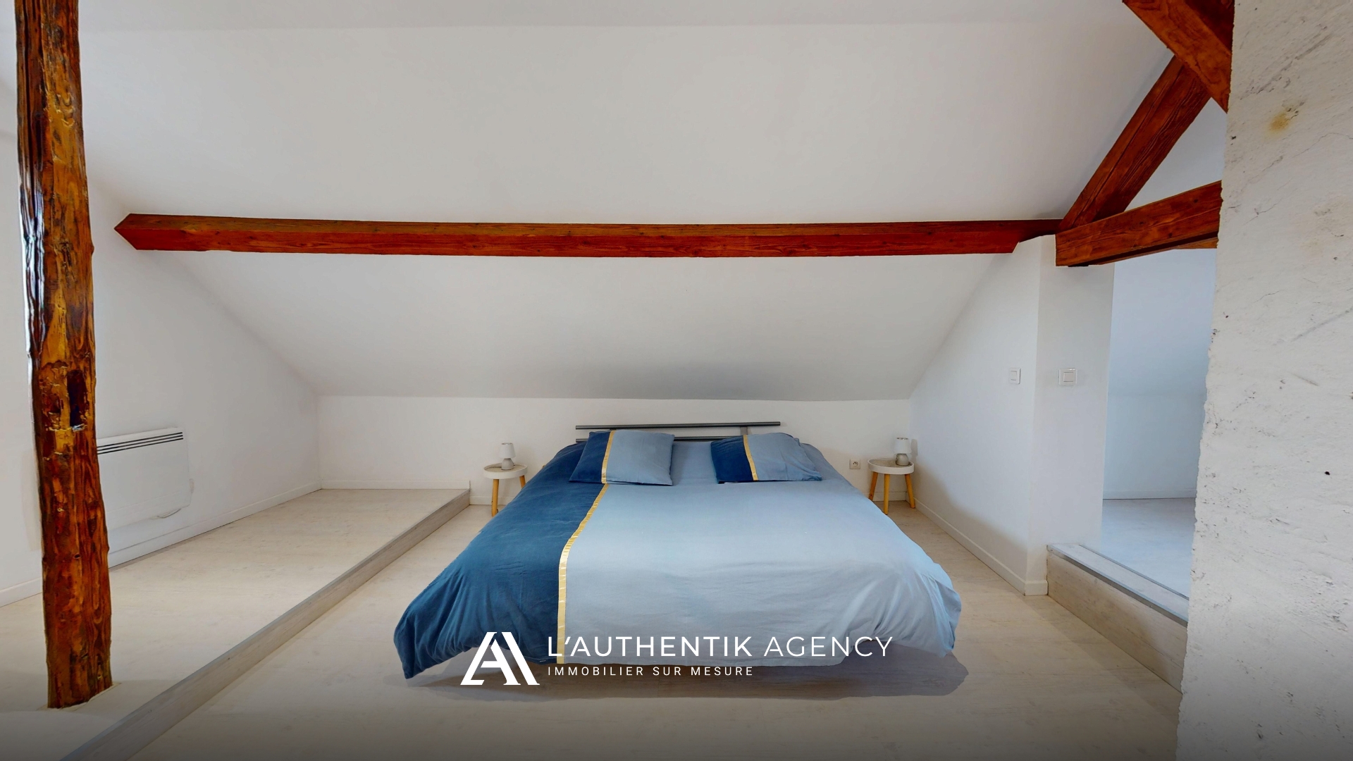 Chambre à coucher spacieuse et rangements intégrés